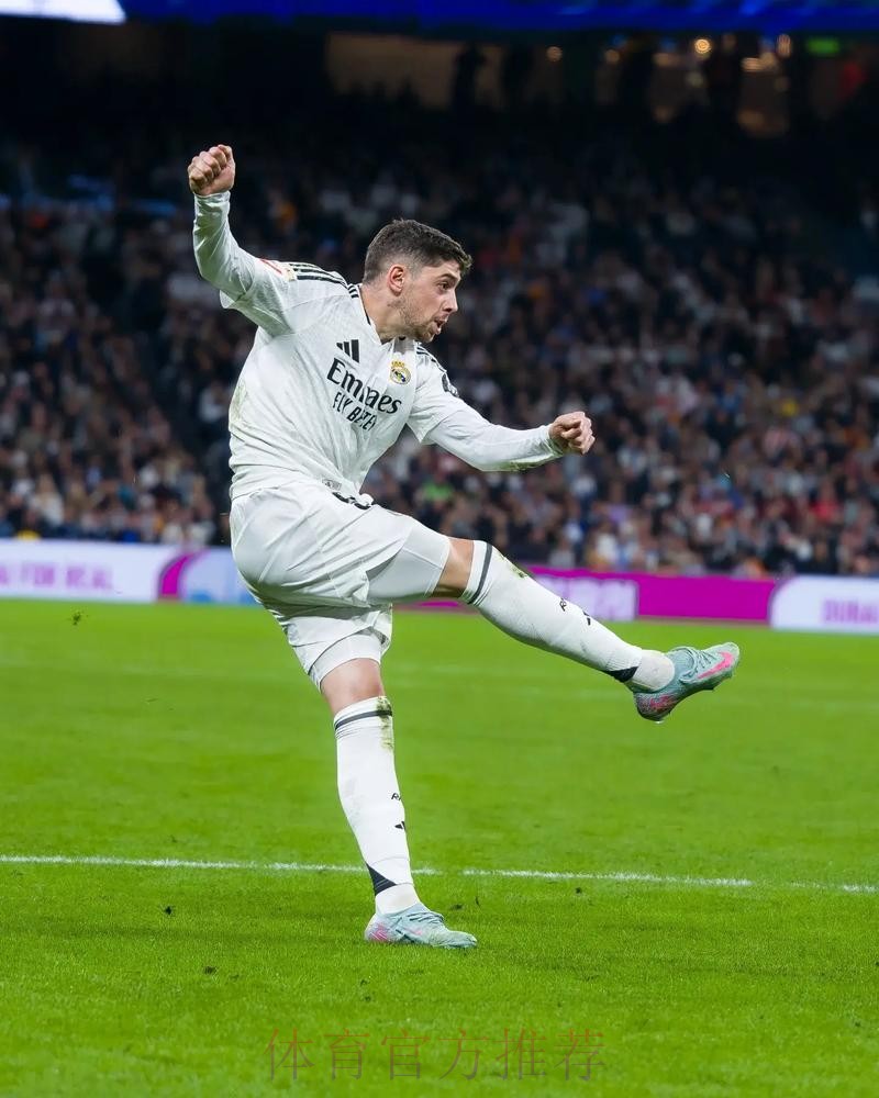 战黄潜巴尔韦德再出任右后卫 攻防两端表现出色 战黄潜巴尔韦德再出任右后卫 攻防两端表现出色